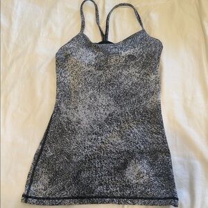 Lululemon power Y tank, 4/6?